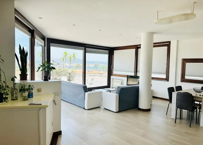 アパート Sunny Rooftop Loft With Gorgeous Views Of オルビア