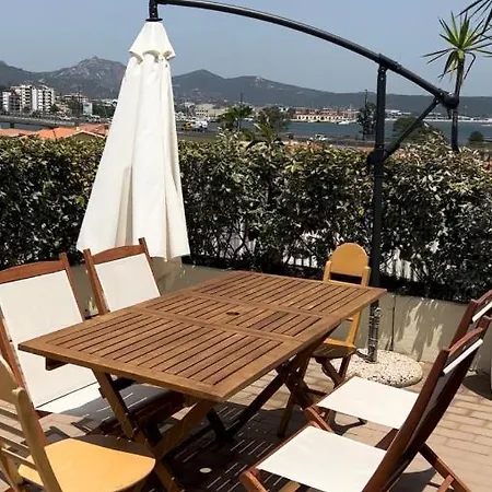 Sunny Rooftop Loft With Gorgeous Views Of Lejlighed