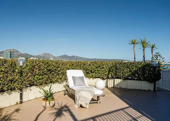 아파트 Sunny Rooftop Loft With Gorgeous Views Of 올비아